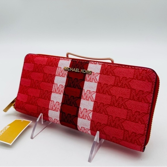 Michael Kors Large Continental Wallet
Wristlet Sangria - Picture 3 of 9